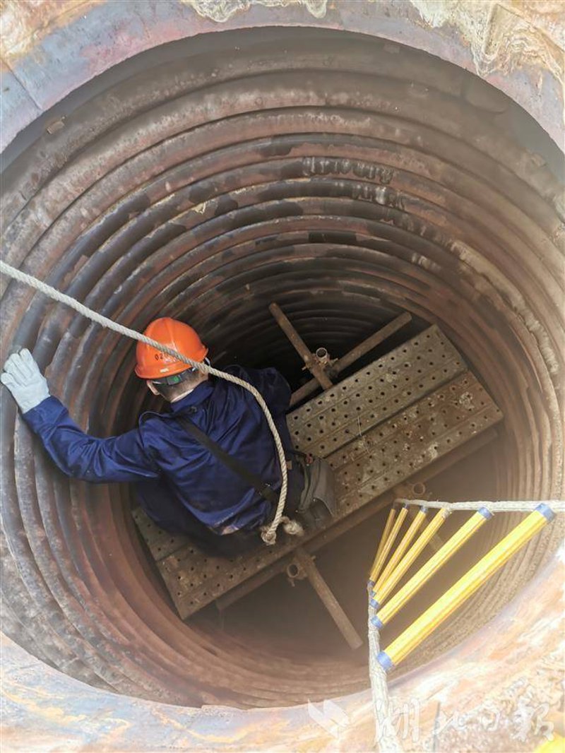 锅炉安装视频教程：安全第一，步骤清晰